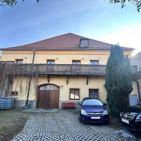 Opočno Restaurace A Penzion Podloubi מראה חיצוני תמונה