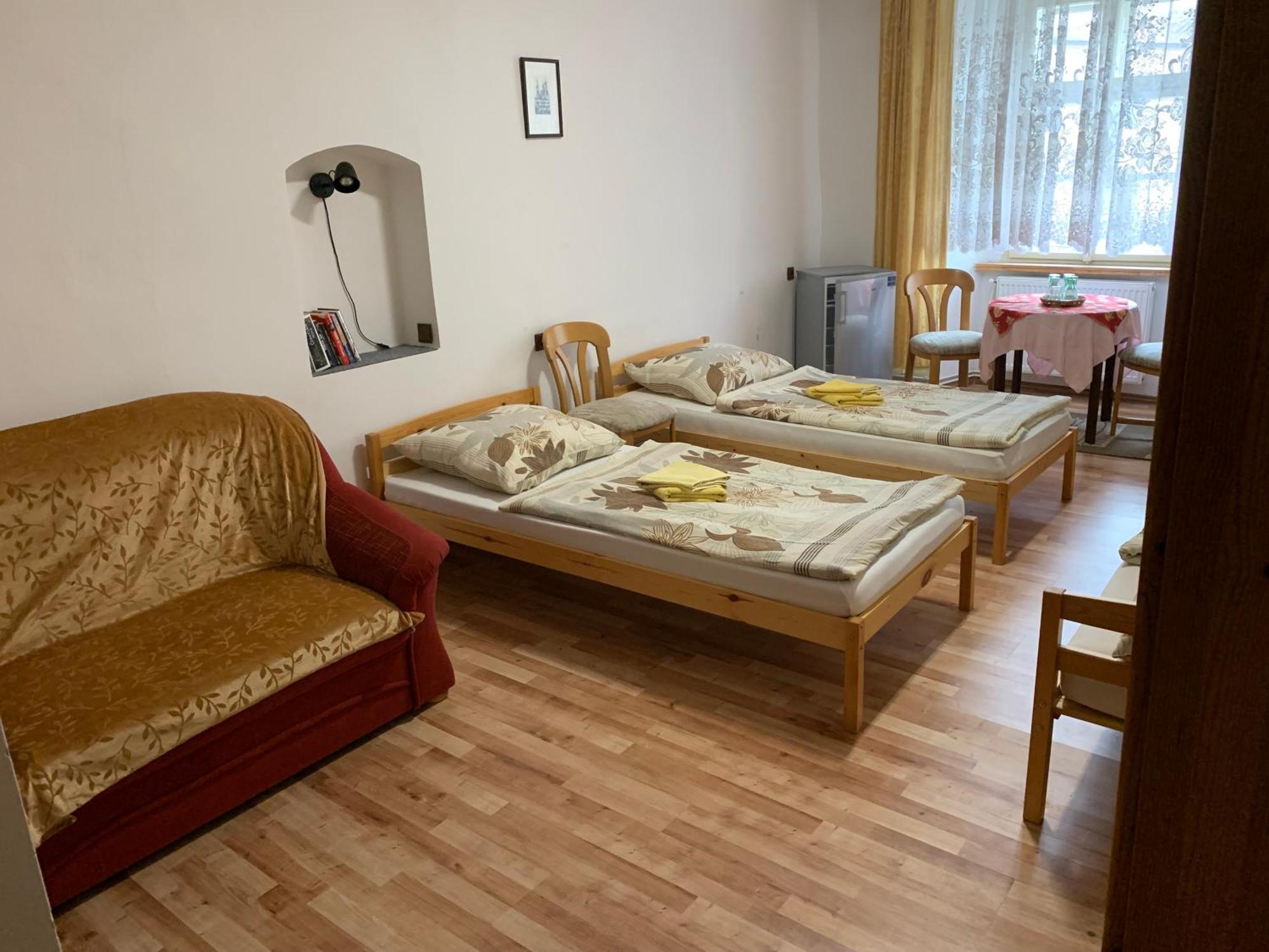 Opočno Restaurace A Penzion Podloubi מראה חיצוני תמונה