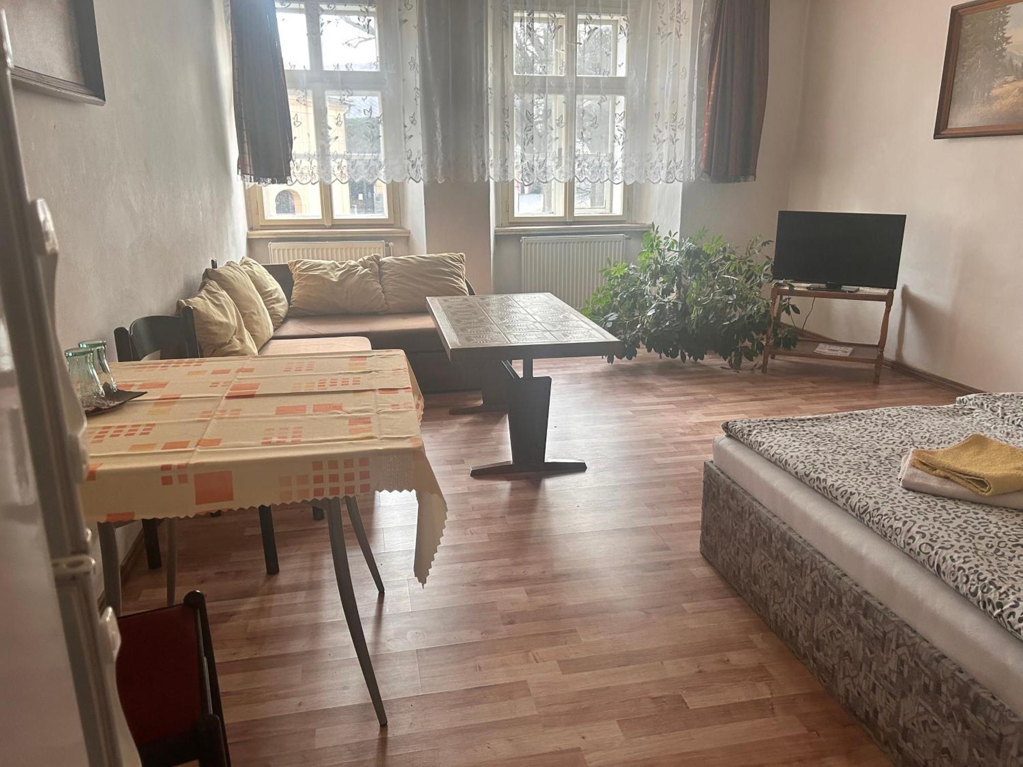 Opočno Restaurace A Penzion Podloubi מראה חיצוני תמונה