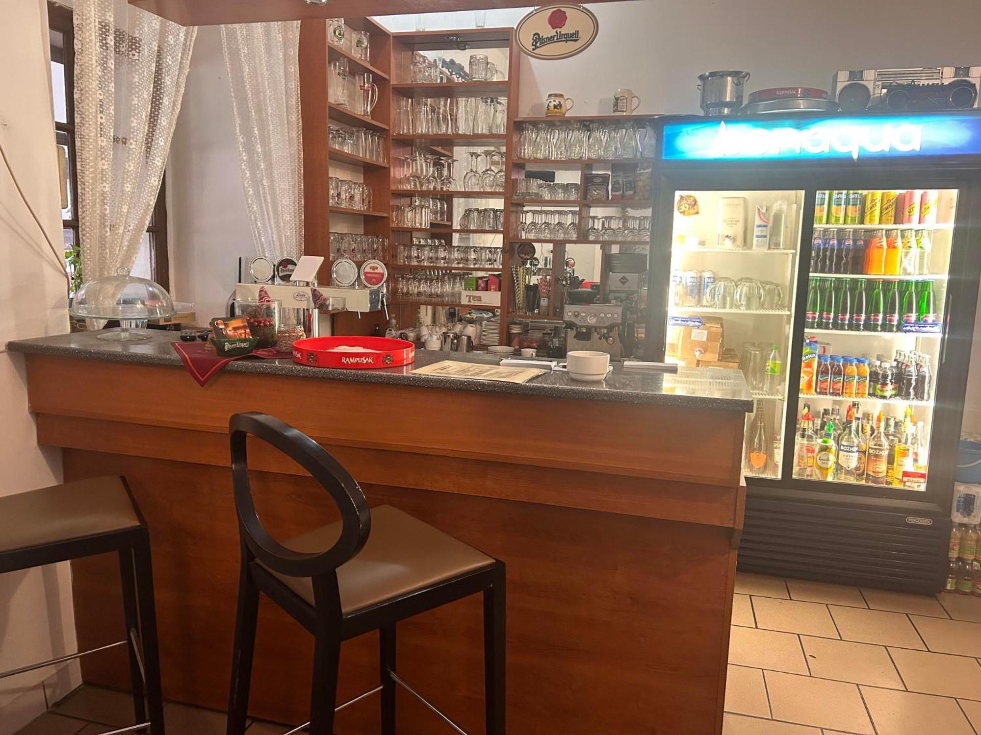 Opočno Restaurace A Penzion Podloubi מראה חיצוני תמונה
