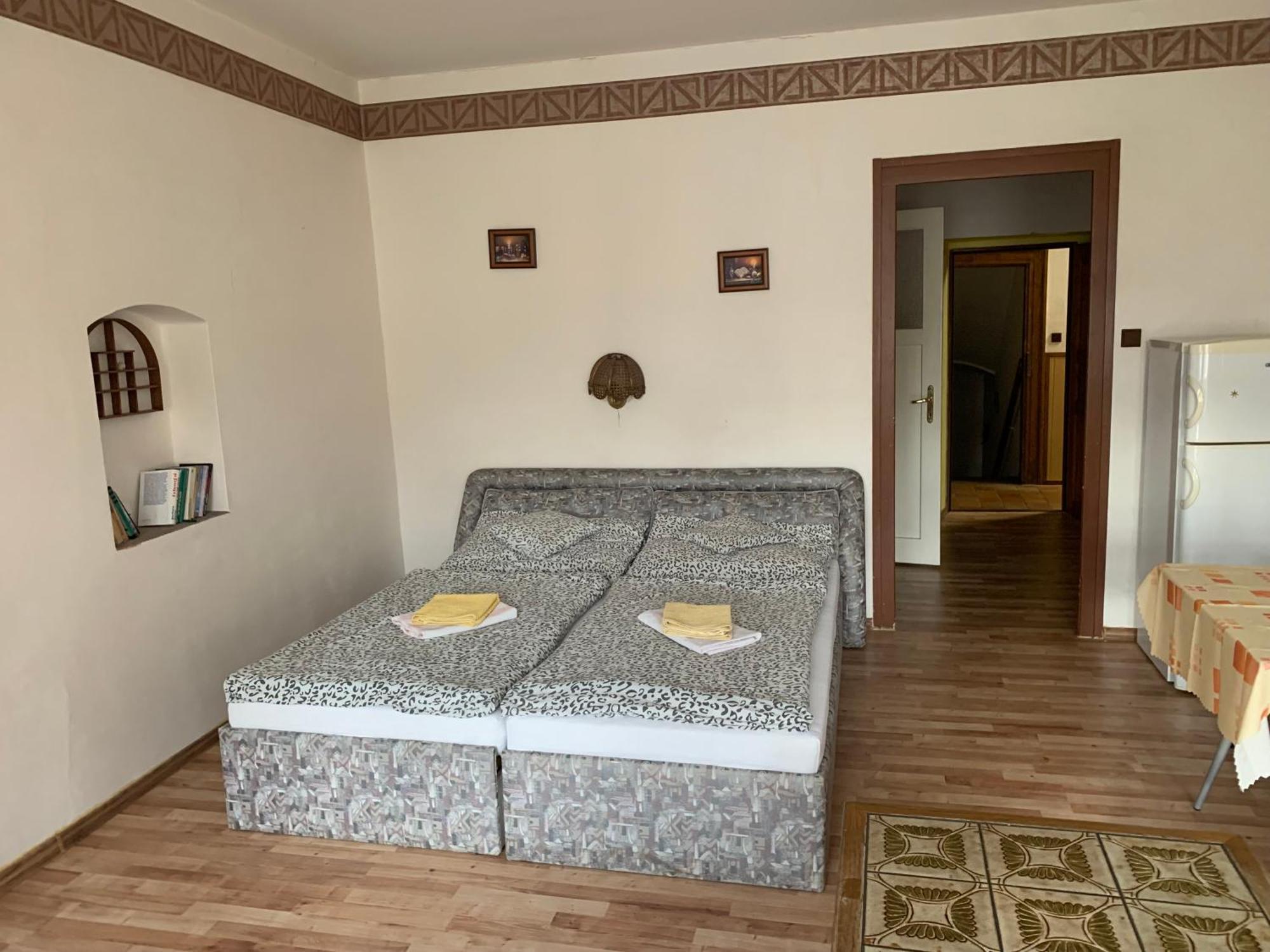 Opočno Restaurace A Penzion Podloubi מראה חיצוני תמונה