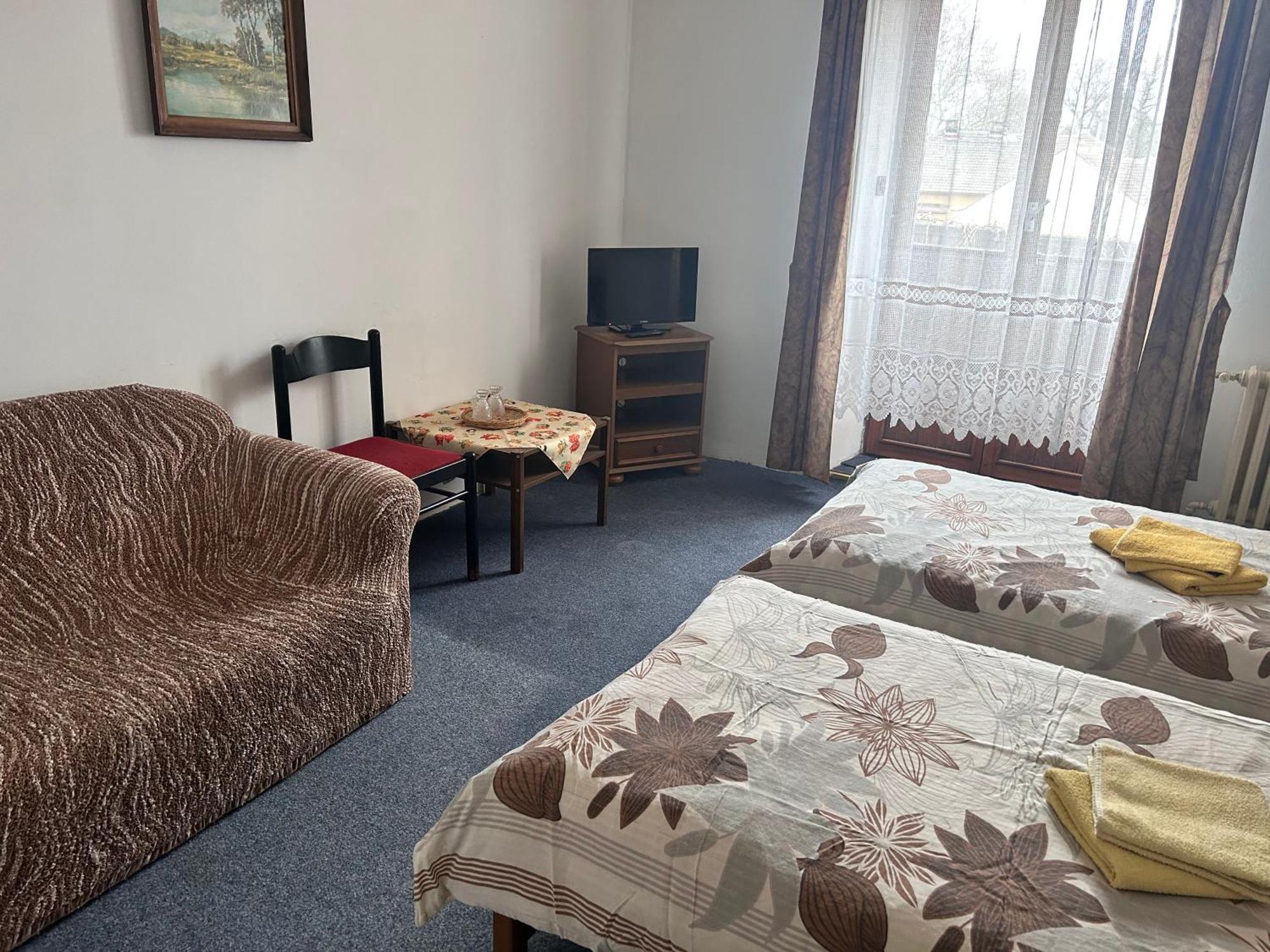 Opočno Restaurace A Penzion Podloubi מראה חיצוני תמונה